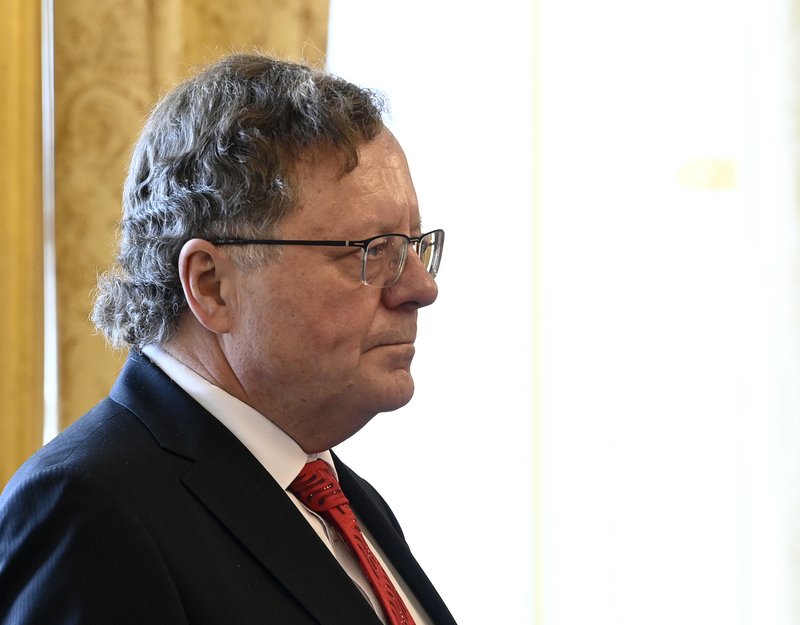 Kala by se spíše přikláněl ke kontrole České pošty, k níž NKÚ vyzvala Sněmovna