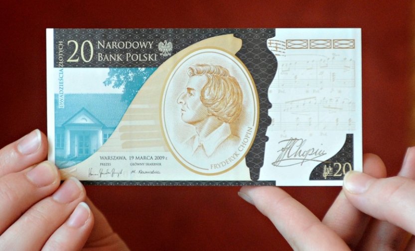 Polská centrální banka poprvé po třech letech snížila úrokové sazby