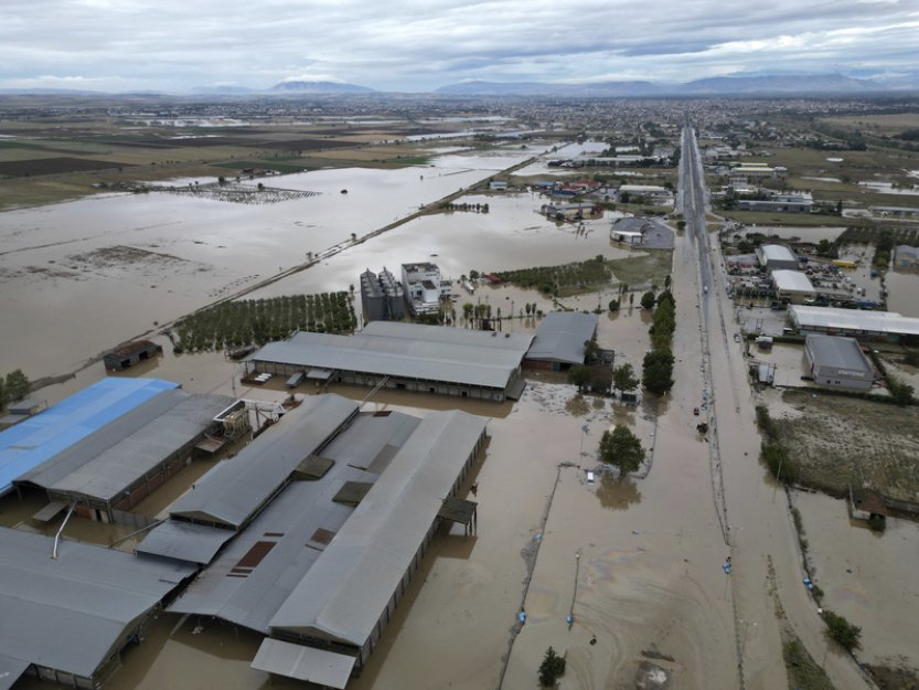 Kvůli záplavám byl v Řecku v noci uzavřen i delší úsek dálnice z Atén do Soluně