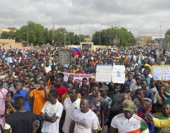 Americká armáda přesouvá některé jednotky v Nigeru a část stáhne, uvedl Reuters