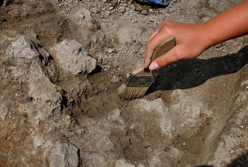 Norský archeolog amatér udělal nález století, zlaté medailonky, prsteny a korále