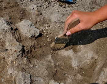 Norský archeolog amatér udělal nález století, zlaté medailonky, prsteny a korále