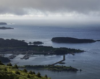 Vědci objevili záhadnou zlatou kouli na dně oceánu u Aljašky