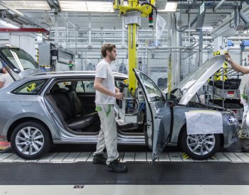 Škoda Auto v Kvasinách zastaví výrobu, chybí díly ze Slovinska
