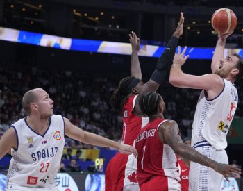Srbští basketbalisté jsou ve finále mistrovství světa, Kanadu porazili 95:86