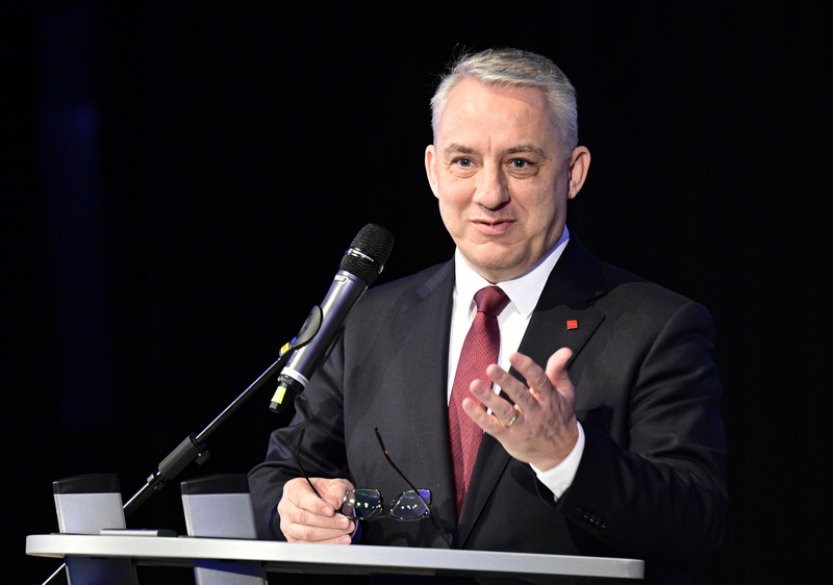 Odbory žádají růst minimální mzdy od července o 1000 Kč a od ledna o 1200 Kč