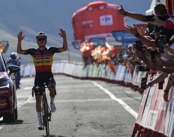 Den po černém pátku vyhrál Evenepoel etapu Vuelty, vedení uhájil Kuss