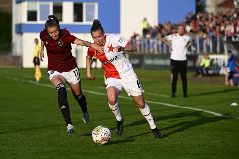 Fotbalistky Slavie vyhrály potřetí v řadě pražské derby se Spartou