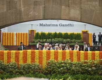 Lídři na summitu G20 uctili památku Gándhího, účastnil se i Lavrov