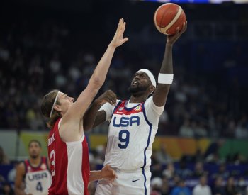 Basketbalisté USA skončili na MS opět bez medaile, Kanada má historický bronz