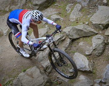 Biker Cink se v Les Gets vrátil osmým místem do elitní desítky