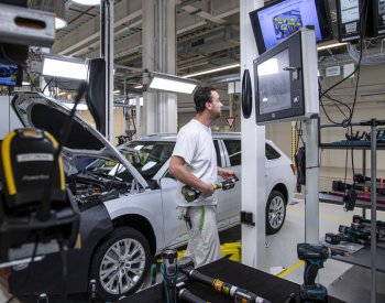 Škoda Auto dnes pozastaví výrobu, chybí jí díly od slovinského dodavatele