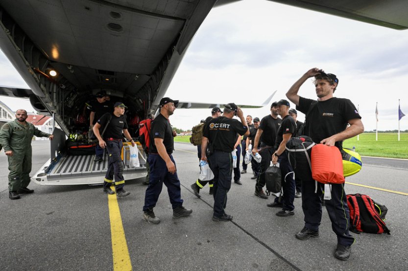 Čeští hasiči se vydali na cestu z Řecka, kde pomáhali hasit rozsáhlé požáry