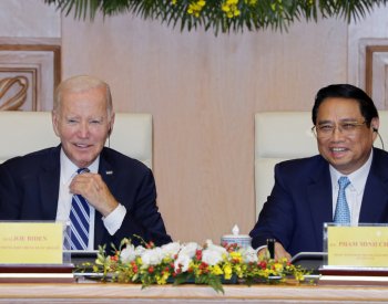 Biden jednal v Hanoji s prezidentem a premiérem, Boeing dohodl prodej letadel