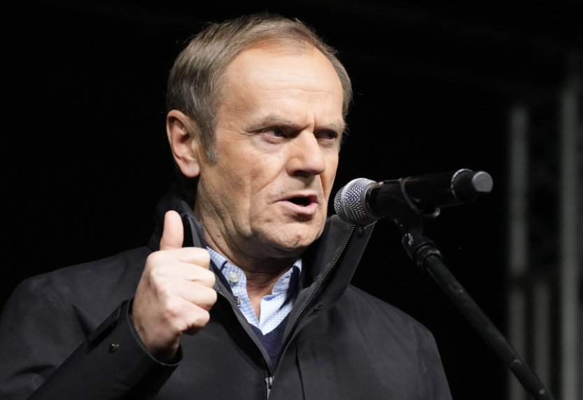 Polská opozice by ve volbách mohla získat většinu, naznačuje průzkum