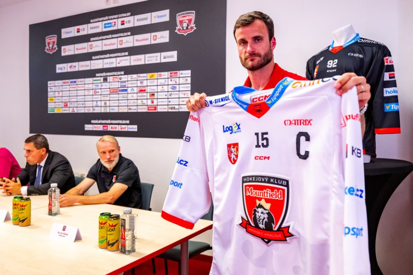 Hokejisté Hradce Králové cílí na čtvrtfinále, novým kapitánem je Eberle