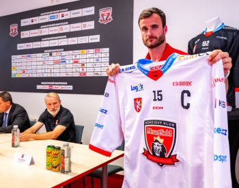 Hokejisté Hradce Králové cílí na čtvrtfinále, novým kapitánem je Eberle