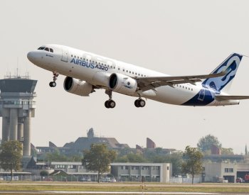 Ruský Airbus nouzově přistál na poli na Sibiři, nikomu se nic nestalo