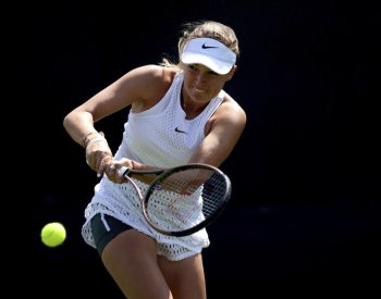 Linda Fruhvirtová nestačila v Ósace na Dartovou, Plíšková vypadla v San Diegu