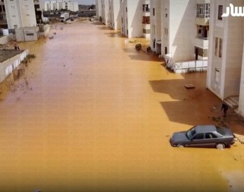 Podle Červeného kříže se v Libyi po záplavách pohřešuje téměř 10.000 lidí