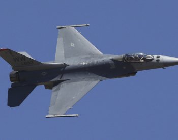 První ukrajinští piloti by mohli zakončit výcvik na F-16 v USA před koncem roku