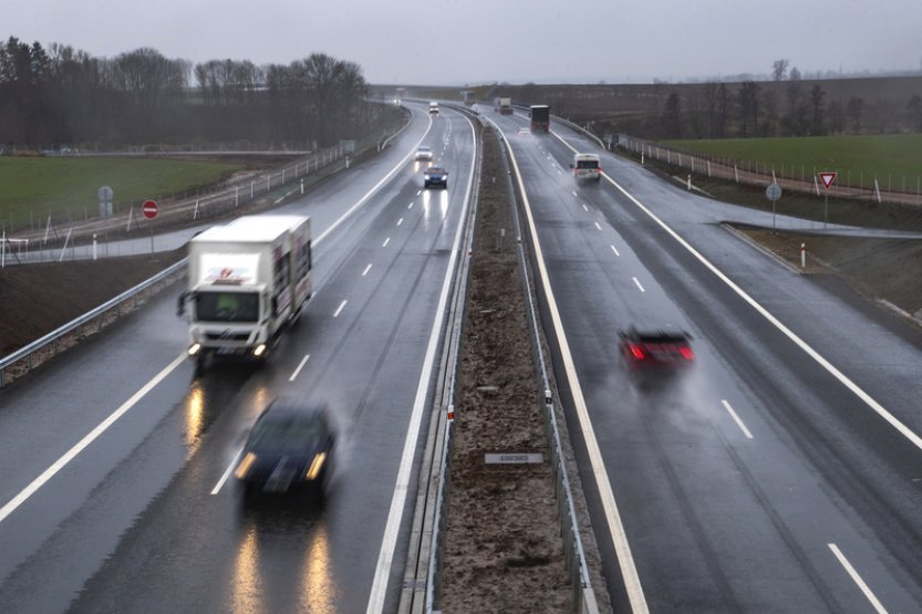 Počet aut v Česku za pololetí vzrostl o 102.000 na 6,53 milionu