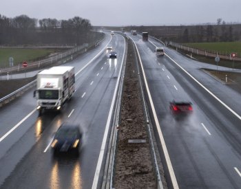 Počet aut v Česku za pololetí vzrostl o 102.000 na 6,53 milionu