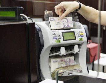 ČNB: Platební bilance skončila ve 2. čtvrtletí schodkem 30,4 miliardy Kč