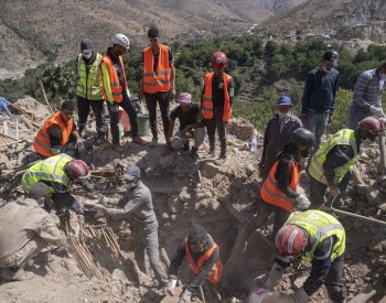 Záchranáři v Maroku hledají i po téměř pěti dnech od zemětřesení těla v sutinách