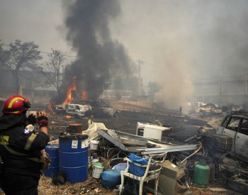 Země už není pro člověka bezpečná, příliš ji poškodil a znečistil, tvrdí vědci