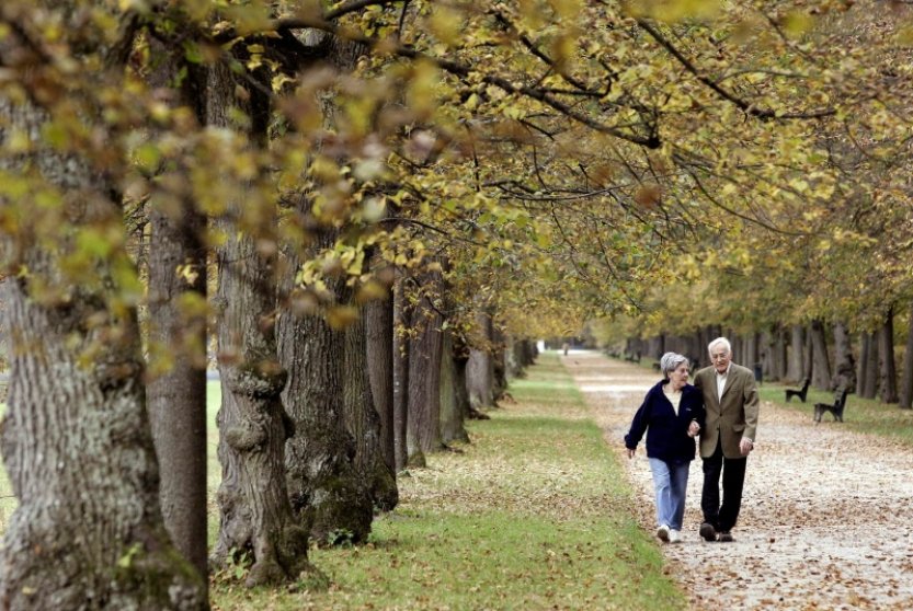 Studie: Starší lidé mají peníze, přesto je obchodníci přehlížejí