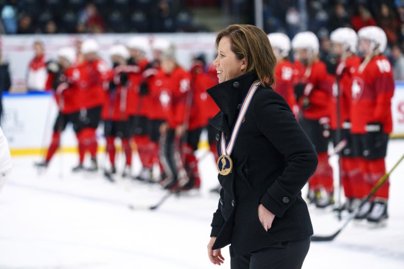 Ženskou hokejovou reprezentaci povede nadále Kanaďanka MacLeodová