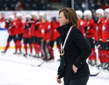 Ženskou hokejovou reprezentaci povede nadále Kanaďanka MacLeodová