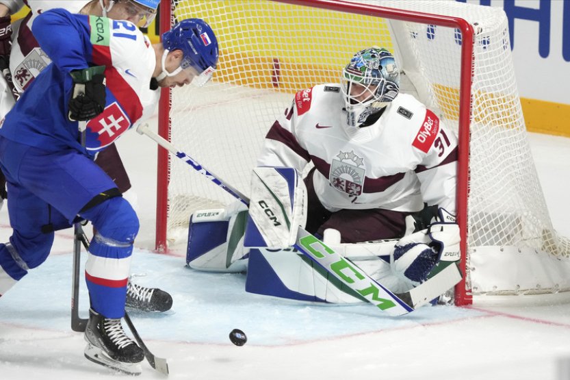 Skupina B: Slovensko zdolalo Lotyšsko 2:1, Kazachstán porazil Norsko po nájezdech, Švýcarsko - Slovi