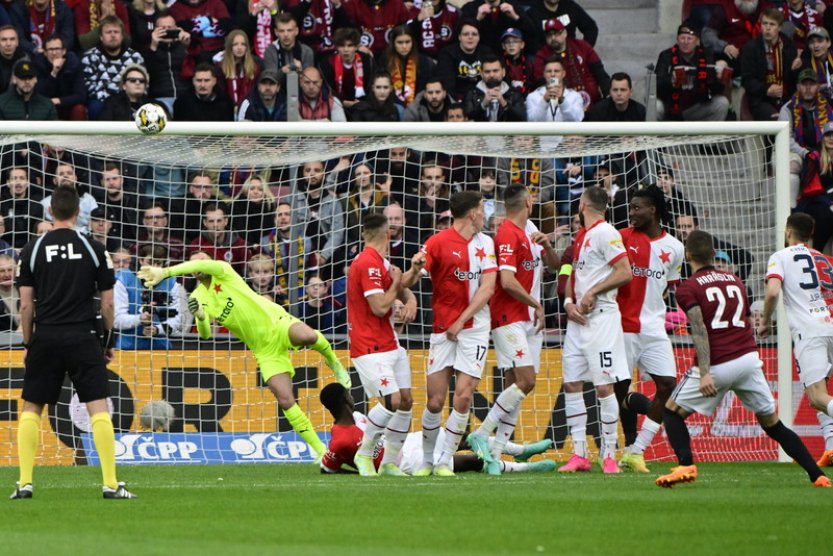 Fotbalisté Sparty porazili Slavii 3:2 a výrazně se přiblížili ligovému titulu