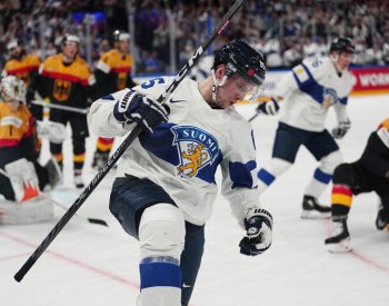 Skupina A: Finsko - Německo 4:3, Francie porazila Rakousko, Dánsko vyhrálo nad Maďarskem