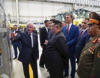 Kim dorazil do Komsomolsku na Amuru, kde se vyrábějí stíhačky