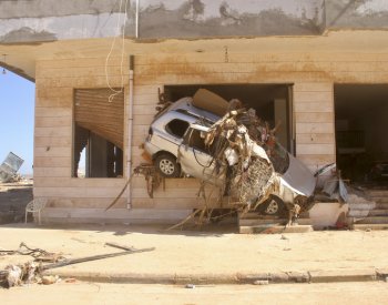 BBC: Těla obětí povodně z libyjského Darná vyplavuje moře až 100 km daleko