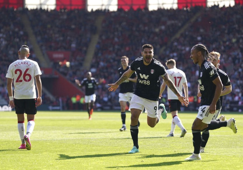 Southampton prohrál doma s Fulhamem a je prvním sestupujícím z Premier League