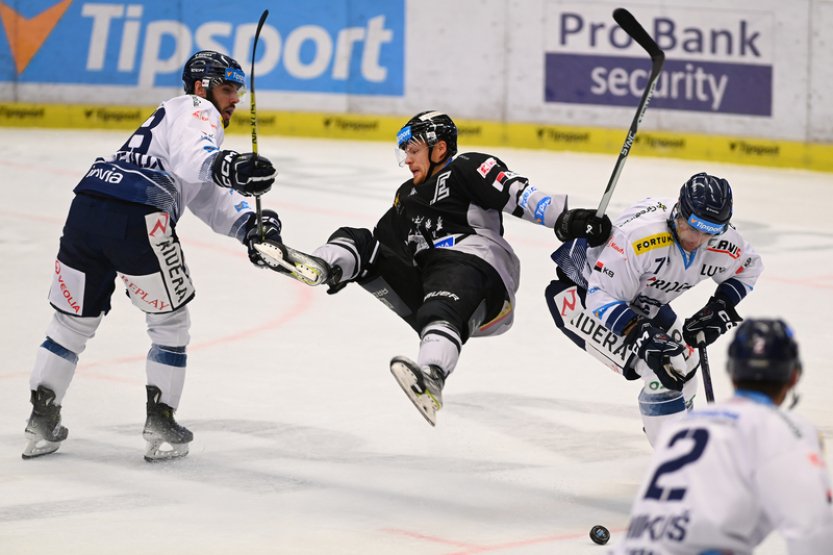 Vítkovicím start sezony nevyšel, doma dostaly šest gólů od Varů