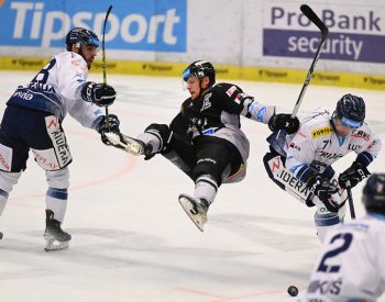 Vítkovicím start sezony nevyšel, doma dostaly šest gólů od Varů