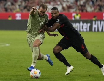 Leverkusen díky penaltě v nastavení remizoval na hřišti Bayernu