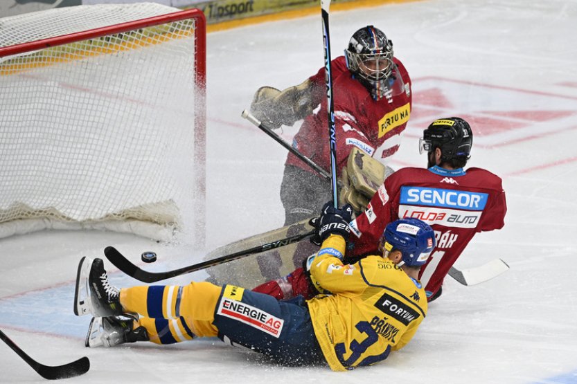 Sparta na úvod extraligy porazila Budějovice 5:2