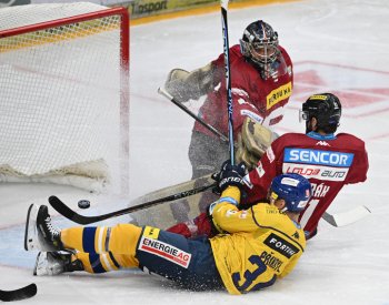 Sparta na úvod extraligy porazila Budějovice 5:2