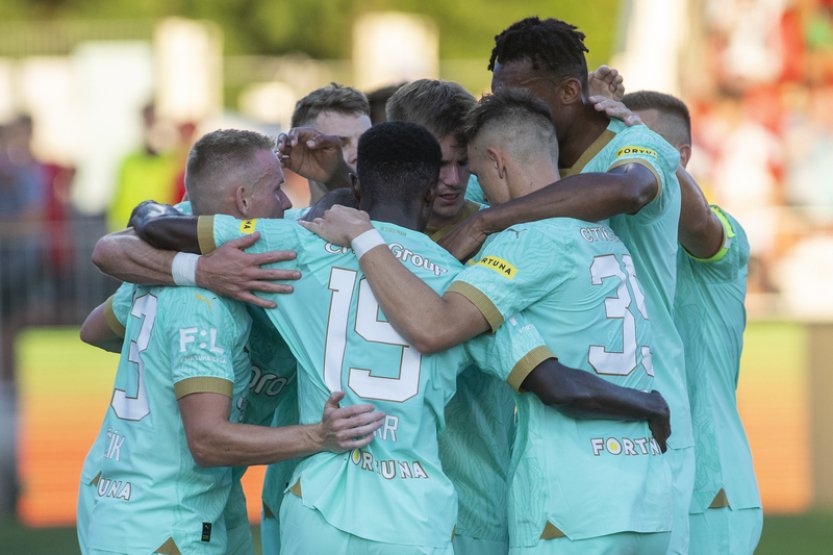 Slavia vyhrála díky Jurečkovi v Pardubicích a vede neúplnou tabulku