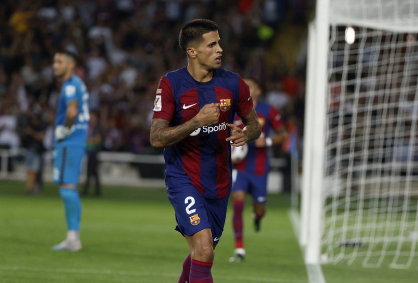 Barcelona porazila Betis 5:0 i díky premiérovým trefám Félixe a Cancela