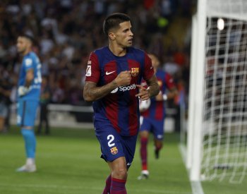 Barcelona porazila Betis 5:0 i díky premiérovým trefám Félixe a Cancela