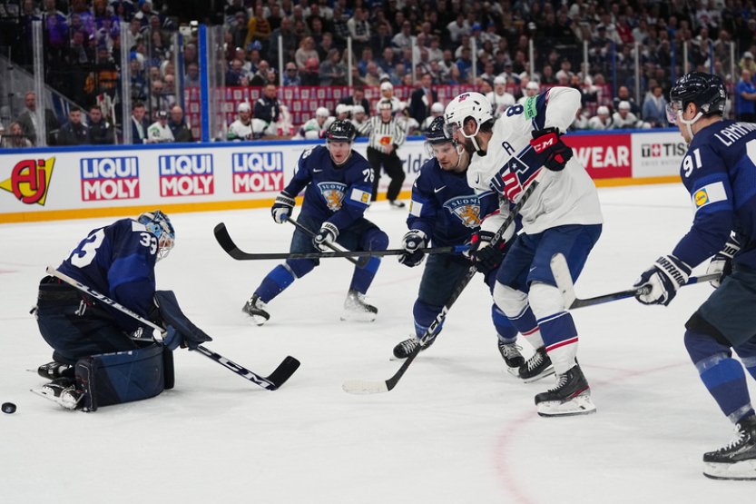 Hokejisté USA porazili na úvod MS Finsko 4:1, Švédové vyhráli nad Německem 1:0
