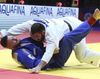 Judista Krpálek má první světové stříbro, ve finále podlehl Rusovi Adamjanovi