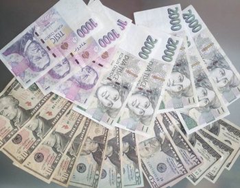 Koruna mírně zpevnila, vzhůru jí pomáhal výrok guvernéra ČNB
